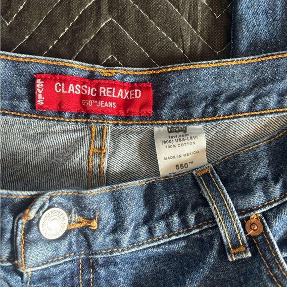 Vintage women’s Levi’s 550 size 16. Dark wash. Classic Relaxed fit. Tapered leg. - Picture 2 of 8